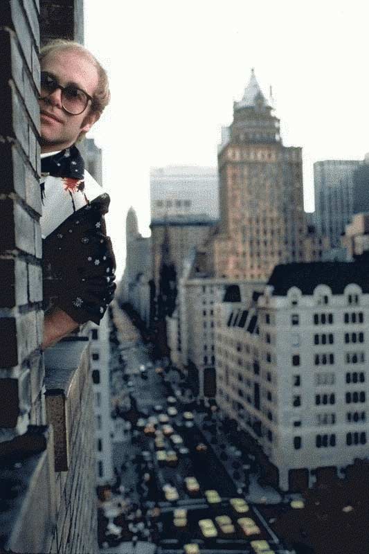 Elton John, Prisoner in New York, 1976