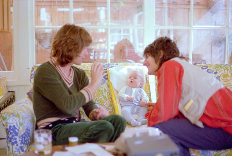 Mick Jagger, Ronnie Wood & Jesse James Wood, Malibu, CA, 1977