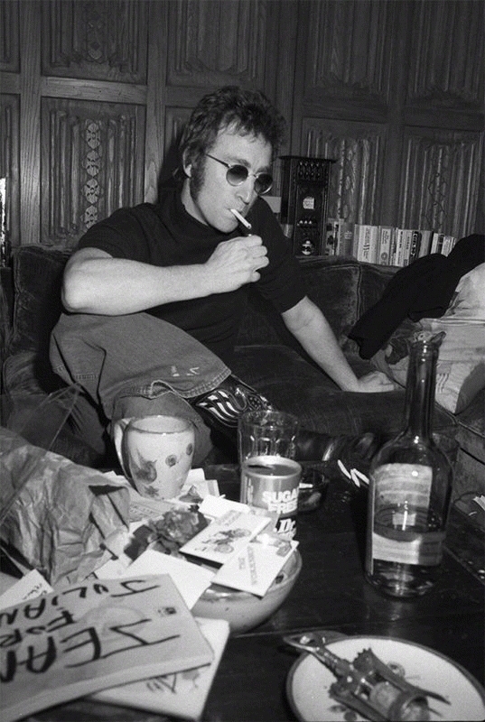 John Lennon, Lighting Up, Los Angeles, 1973