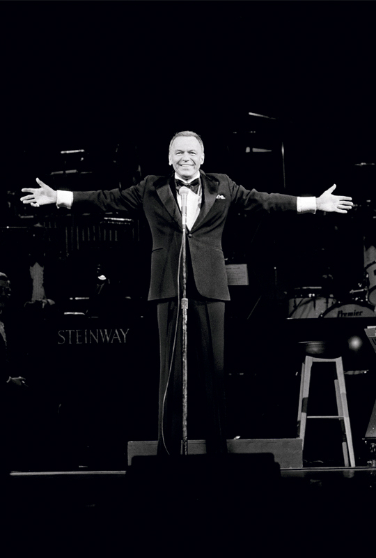 Frank Sinatra Onstage, Arms Open, London, 1989
