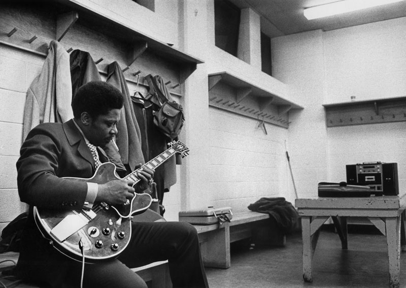 BB King Rehearsing Backstage - with Cigarette II, Madison Square Garden, 1969