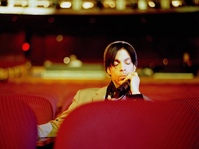 Prince Relaxing after Soundcheck, Kodak Theater Hollywood - One Nite Alone Tour 2002
