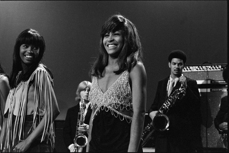 Tina Turner Smiling with Ikettes, Tonight Show with Johnny Carson, November 23, 1970