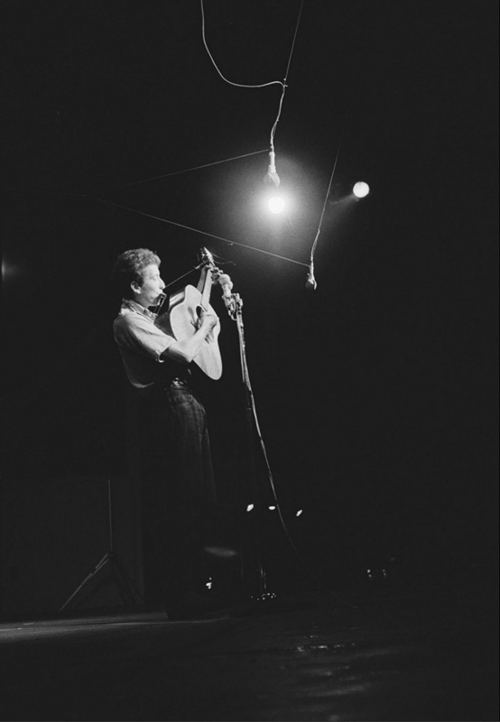 Bob Dylan Onstage - Spotlight Flare I, Newport Folk Festival, 1963