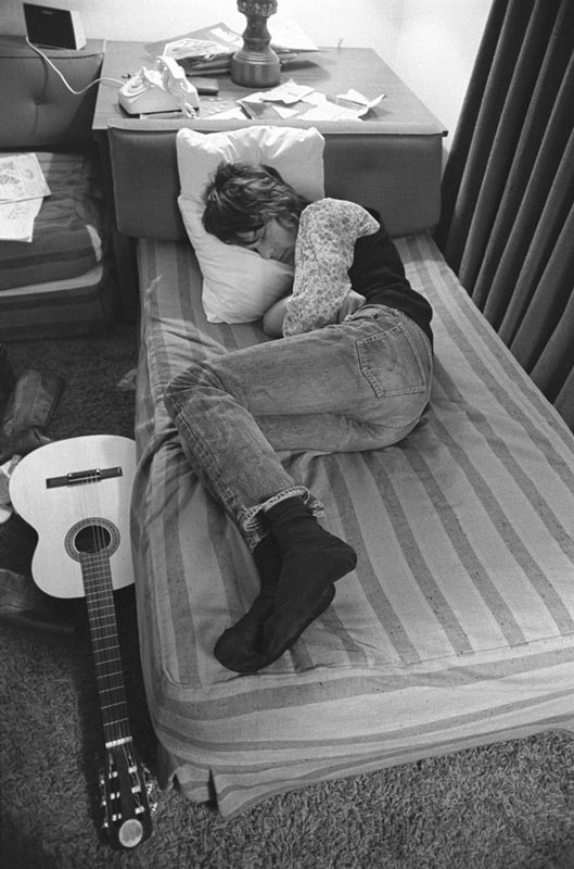 Jeff Beck Sleeping, Holiday Lodge in San Francisco, December 1968