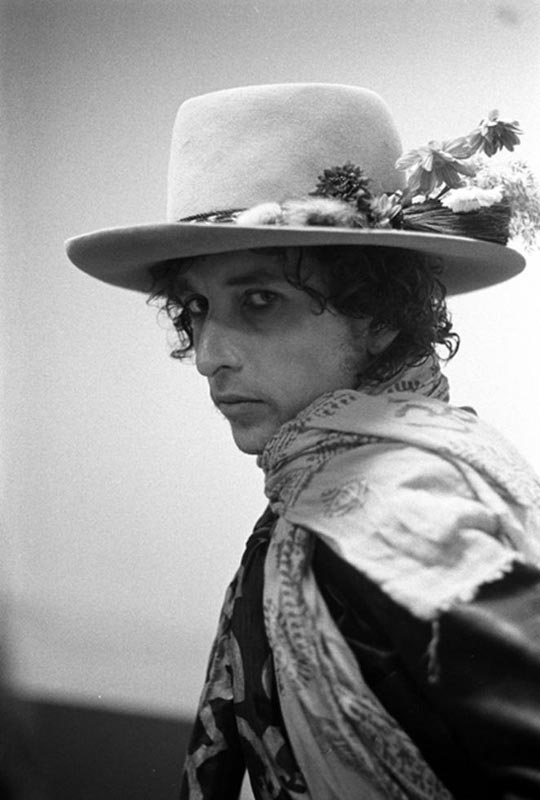*Bob Dylan Portrait in Hat and Scarf, New Haven, CT, 1975