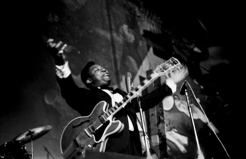 BB King Performing with the Lightshow at the Fillmore, San Francisco, 1968