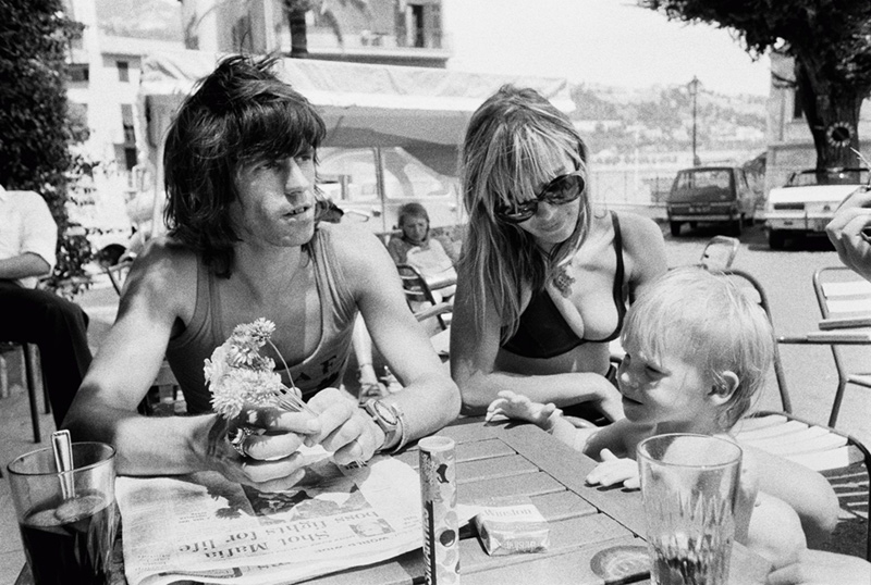 Keith Richards, Anita Pallenberg, and Marlon at a Cafe in France, 1971