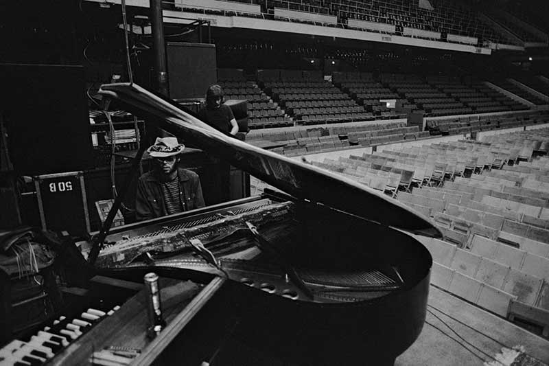 Neil Young, CSNY Soundcheck, Boston Garden, 1974