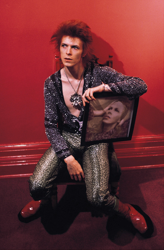 David Bowie with Hunky Dory Record Sleeve, 1972