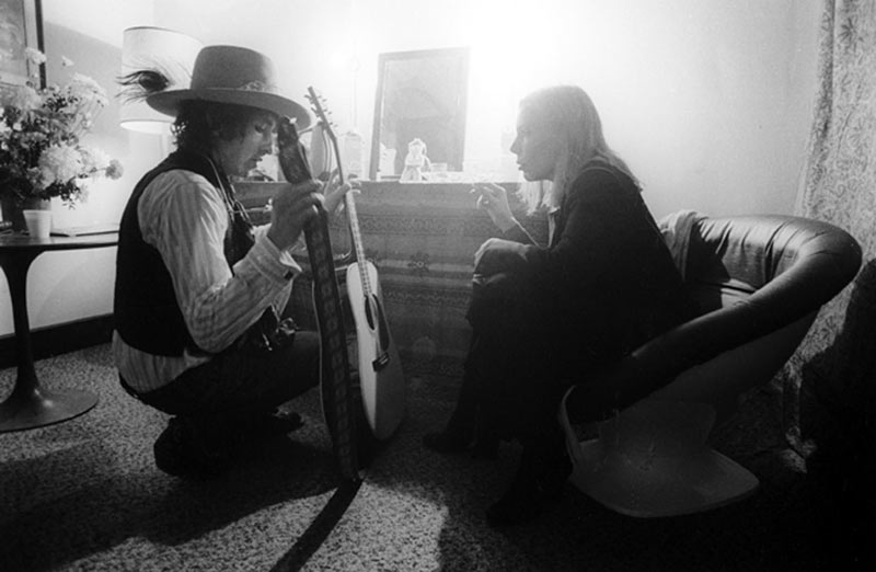 Bob Dylan and Joni Mitchell Backstage, 1975