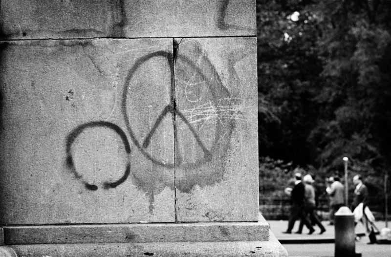 Peace on a New York Pillar, New York, 1964