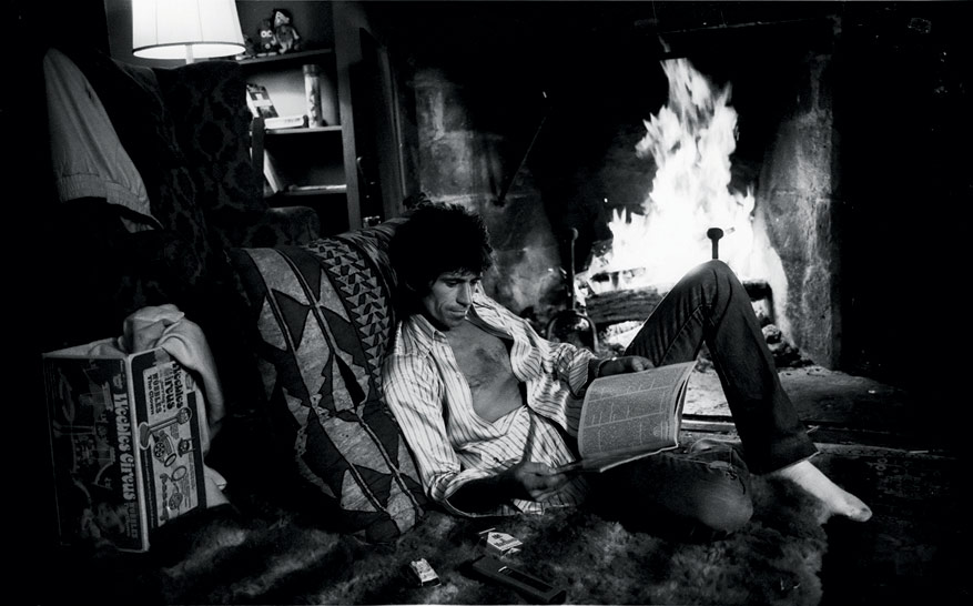 Keith Richards Reading at Home, Connecticut, 1977